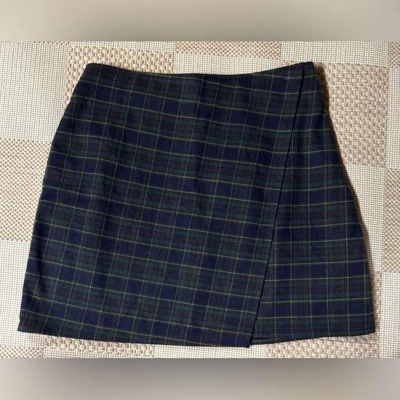HOLLISTER A-line Wrap Plaid Mini Skirt in Navy and Green Size Small - Picture 1 of 5